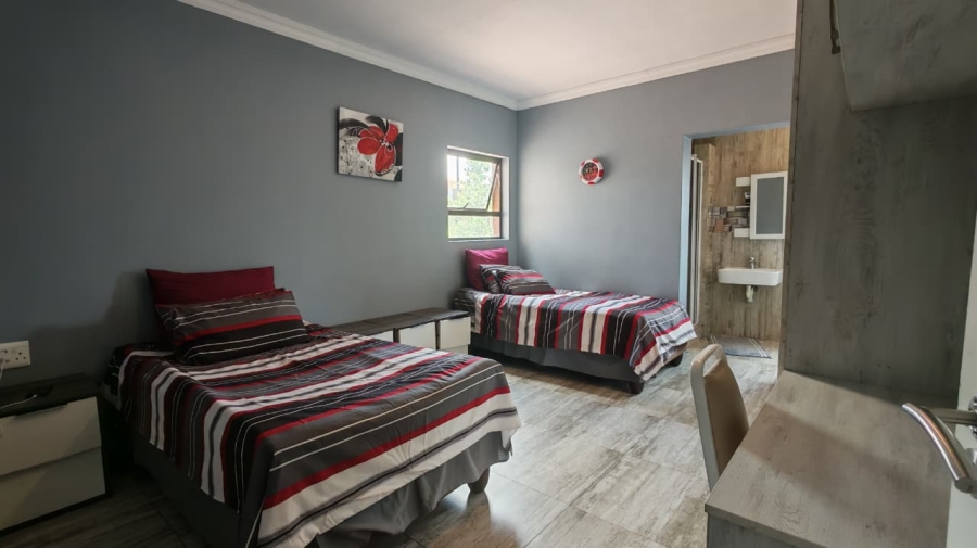 6 Bedroom Property for Sale in Cashan North West